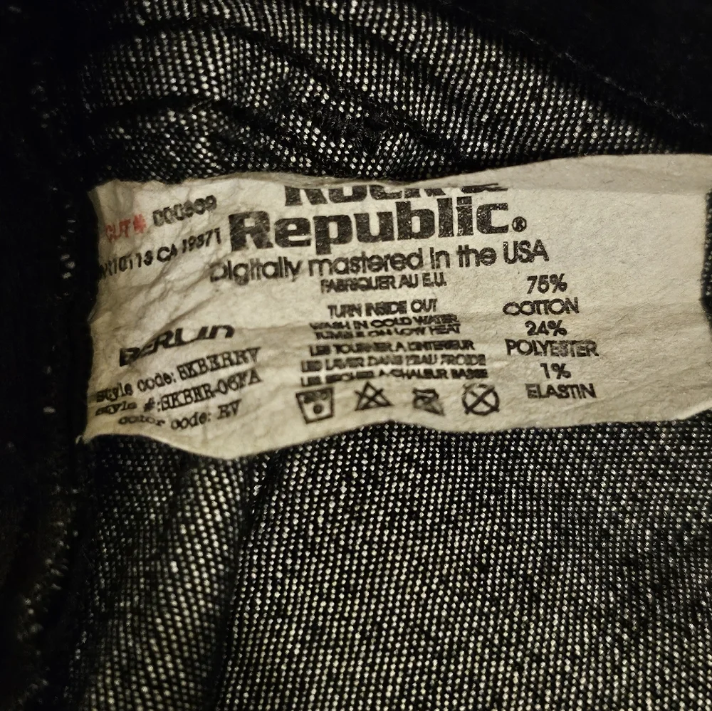 Rock & Republic Women's Berlin Tapered Leg Black Denim USA Jeans Size 30 (33x34)